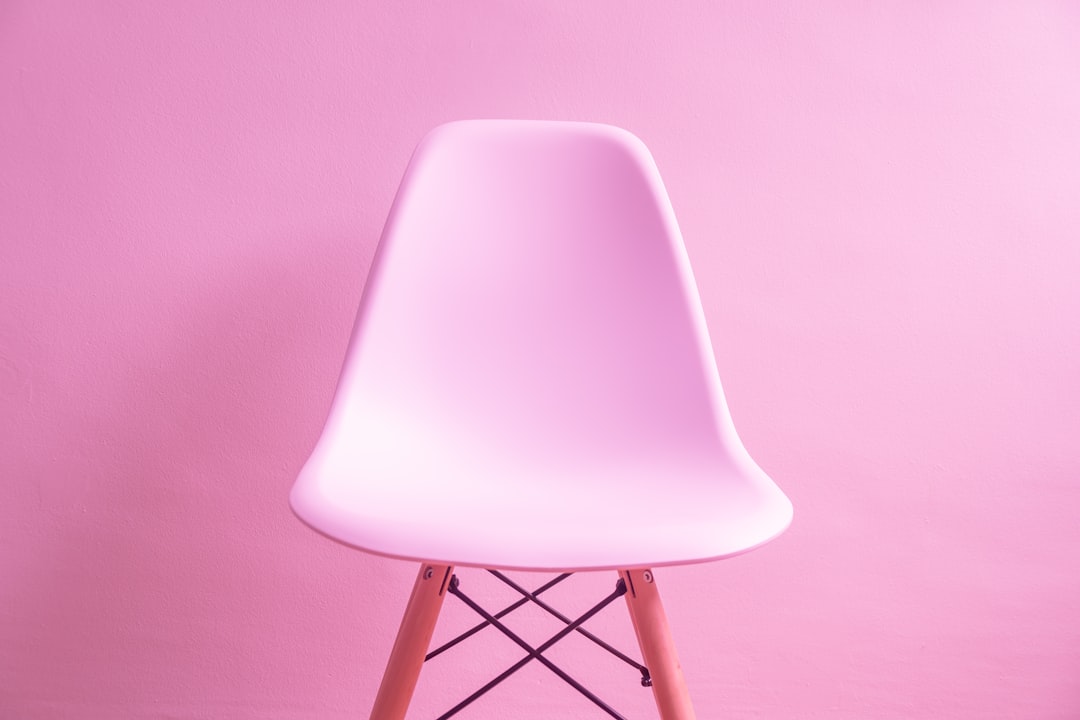 Regal Seating: The Elegance of the Queening Chair